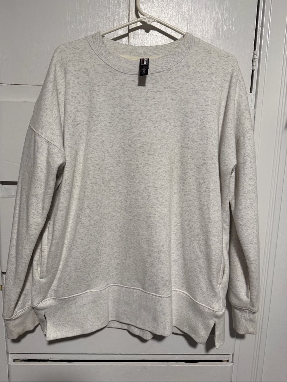 Kirkland Signature Light Heather Gray Crewneck Sweater size L
